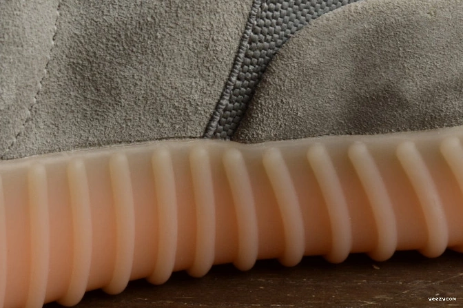 ADIDAS 750 BOOST GLOW YEEZY BB1840 LIGHT DARK GREY GUM 0815